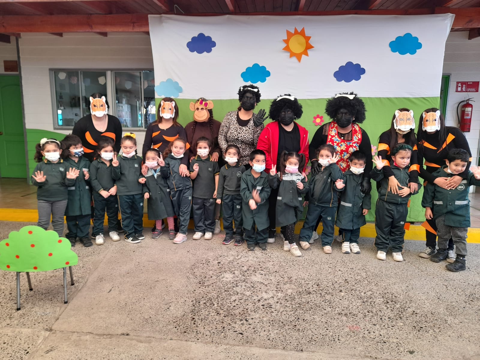 Celebrando el día del Libro Colegio San Pio Talagante